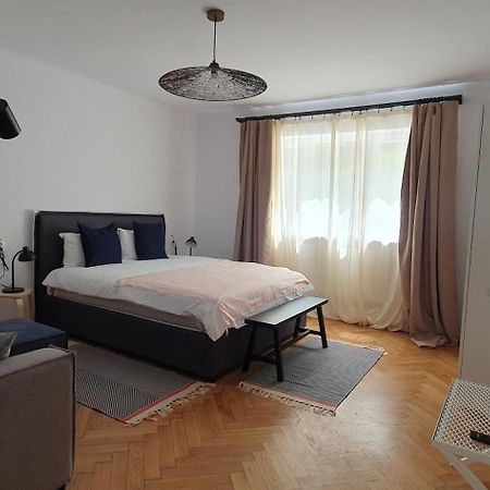 The Pines Serviced Apartments Braşov Exteriör bild