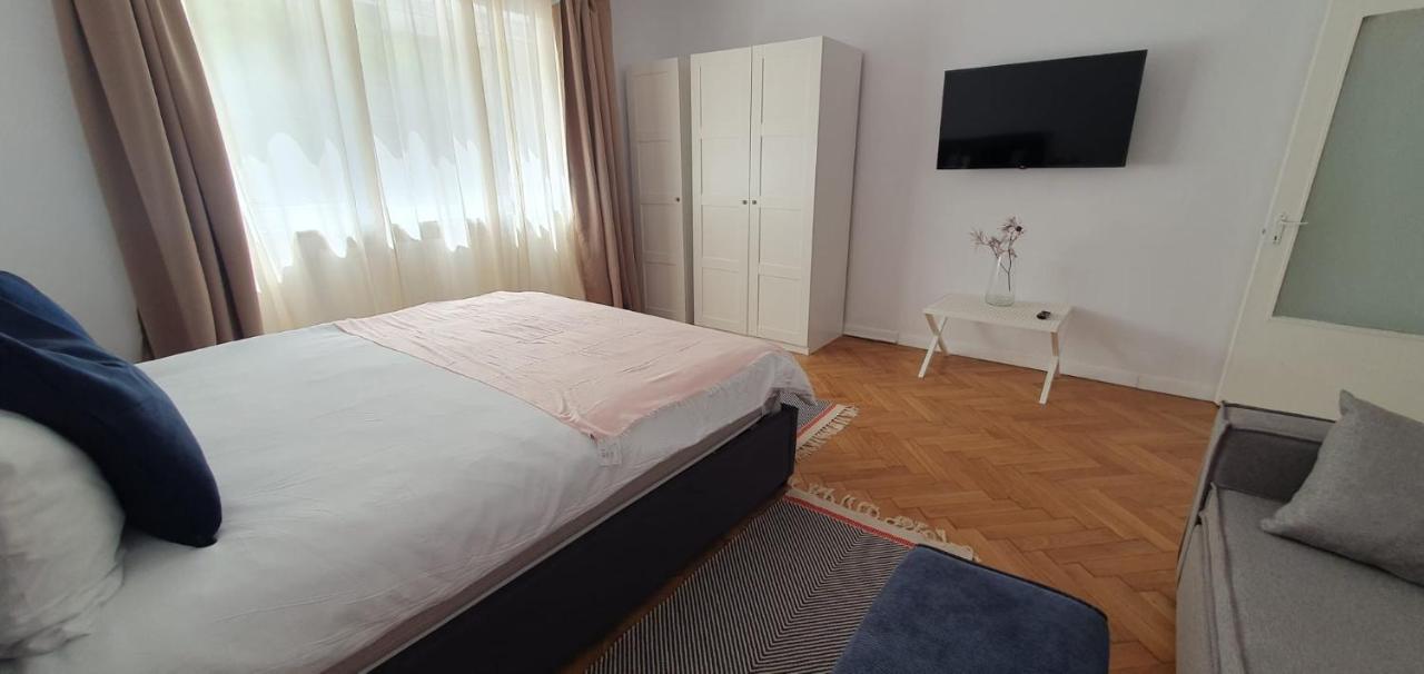 The Pines Serviced Apartments Braşov Exteriör bild