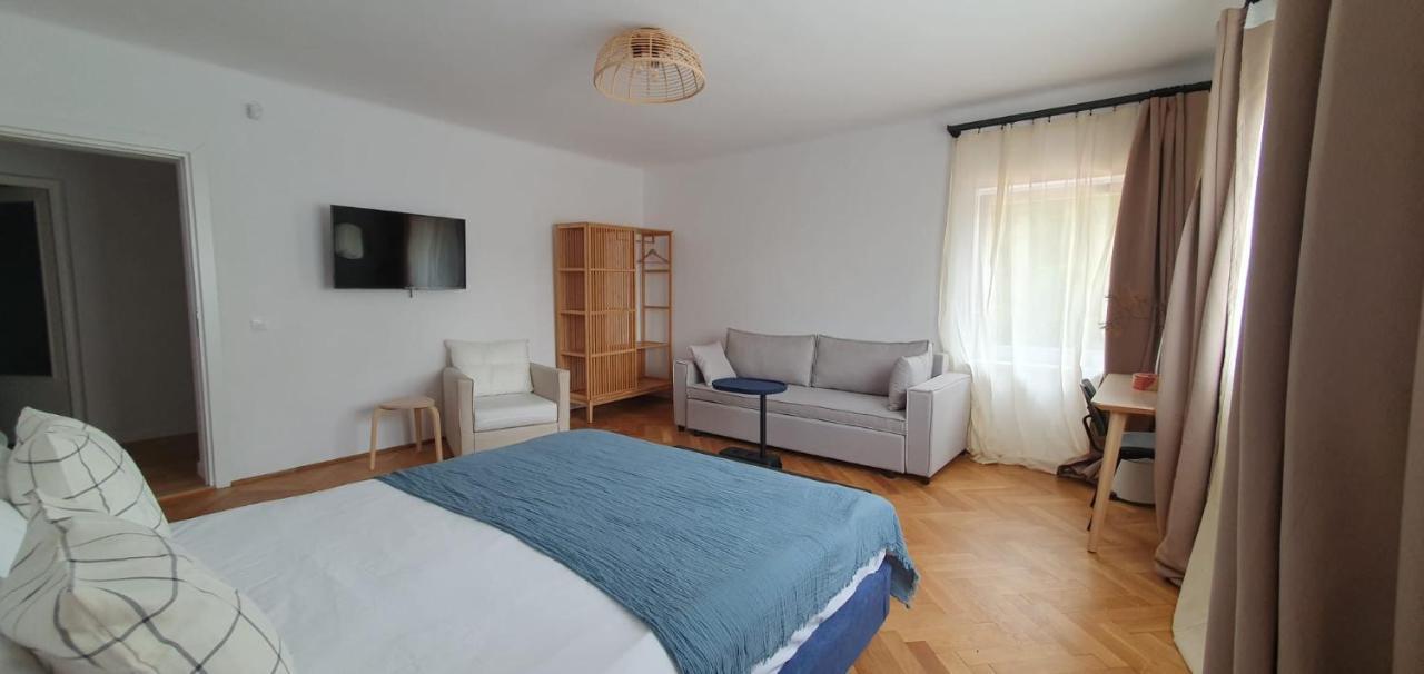 The Pines Serviced Apartments Braşov Exteriör bild