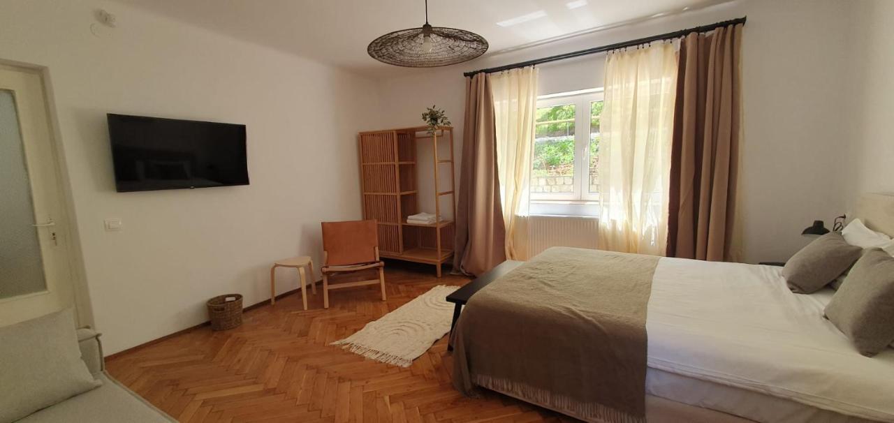 The Pines Serviced Apartments Braşov Exteriör bild